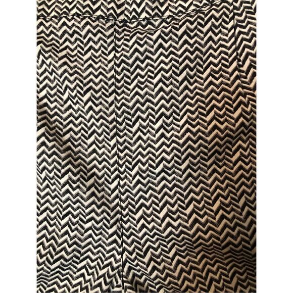 American Eagle Outfitters Chevron High Rise Shorts. White with black and gray ch - Picture 11 of 11